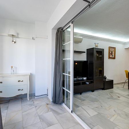 797 Holiday Rentals - Piso Para 3 En La Carihuela Con Piscina Torremolinos Exteriör bild
