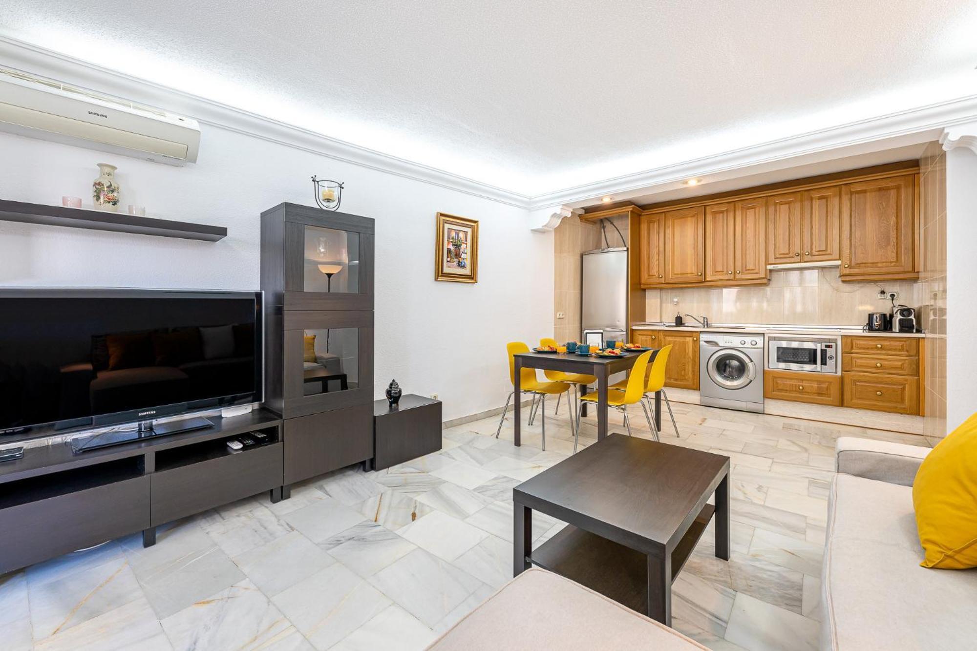 797 Holiday Rentals - Piso Para 3 En La Carihuela Con Piscina Torremolinos Exteriör bild
